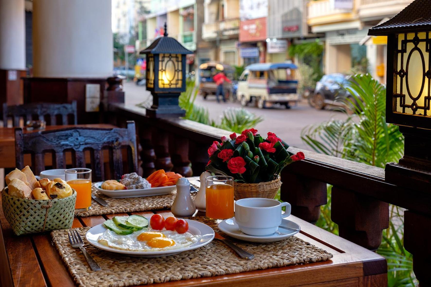 Pakse Hotel & Restaurant Exterior photo